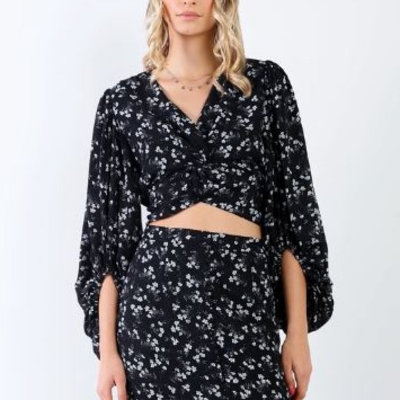 #169 Black & White Floral Balloon Midi Sleeve Top - Picture 4 of 4
